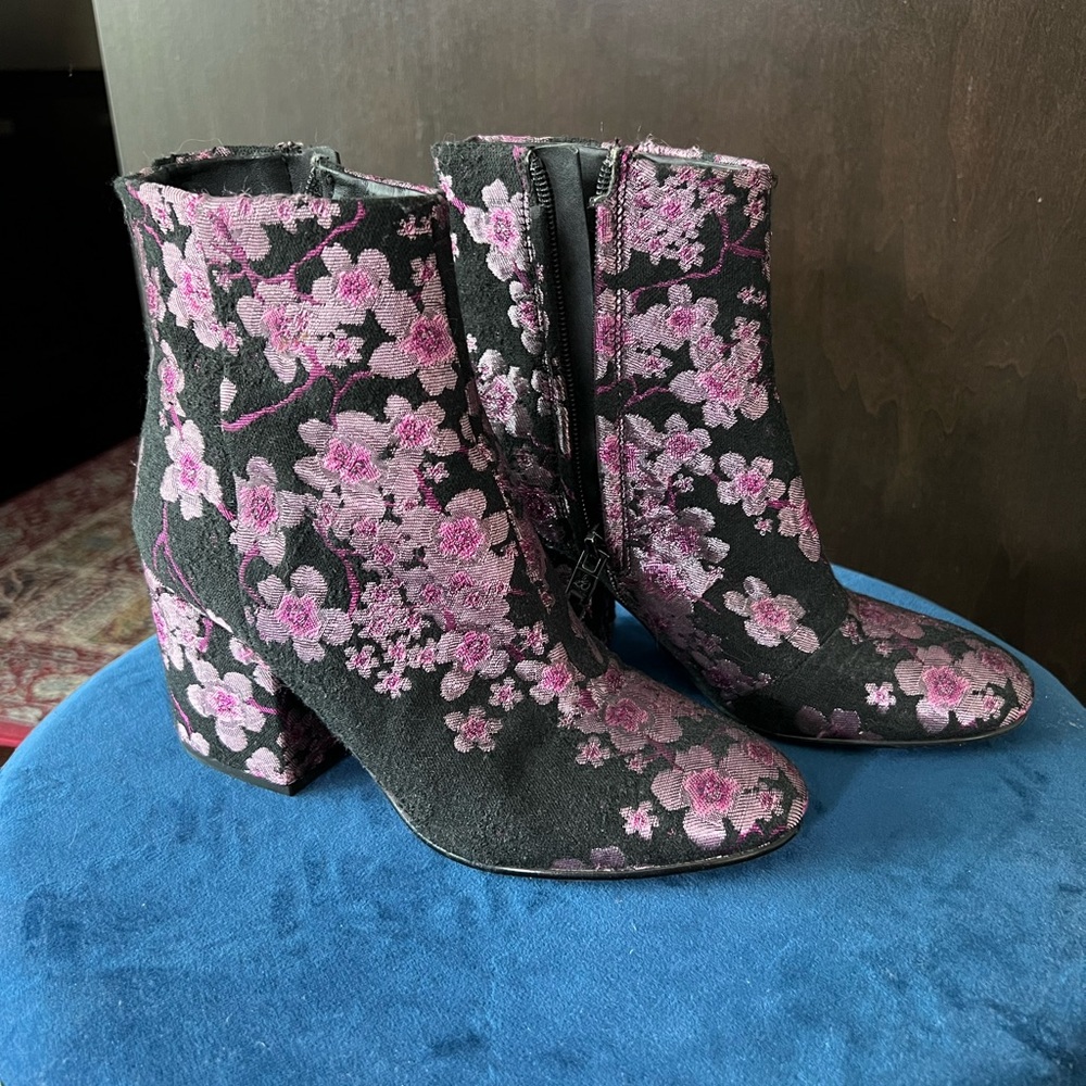 Sam Edelman black/pink floral brocade ankle boots 6.5